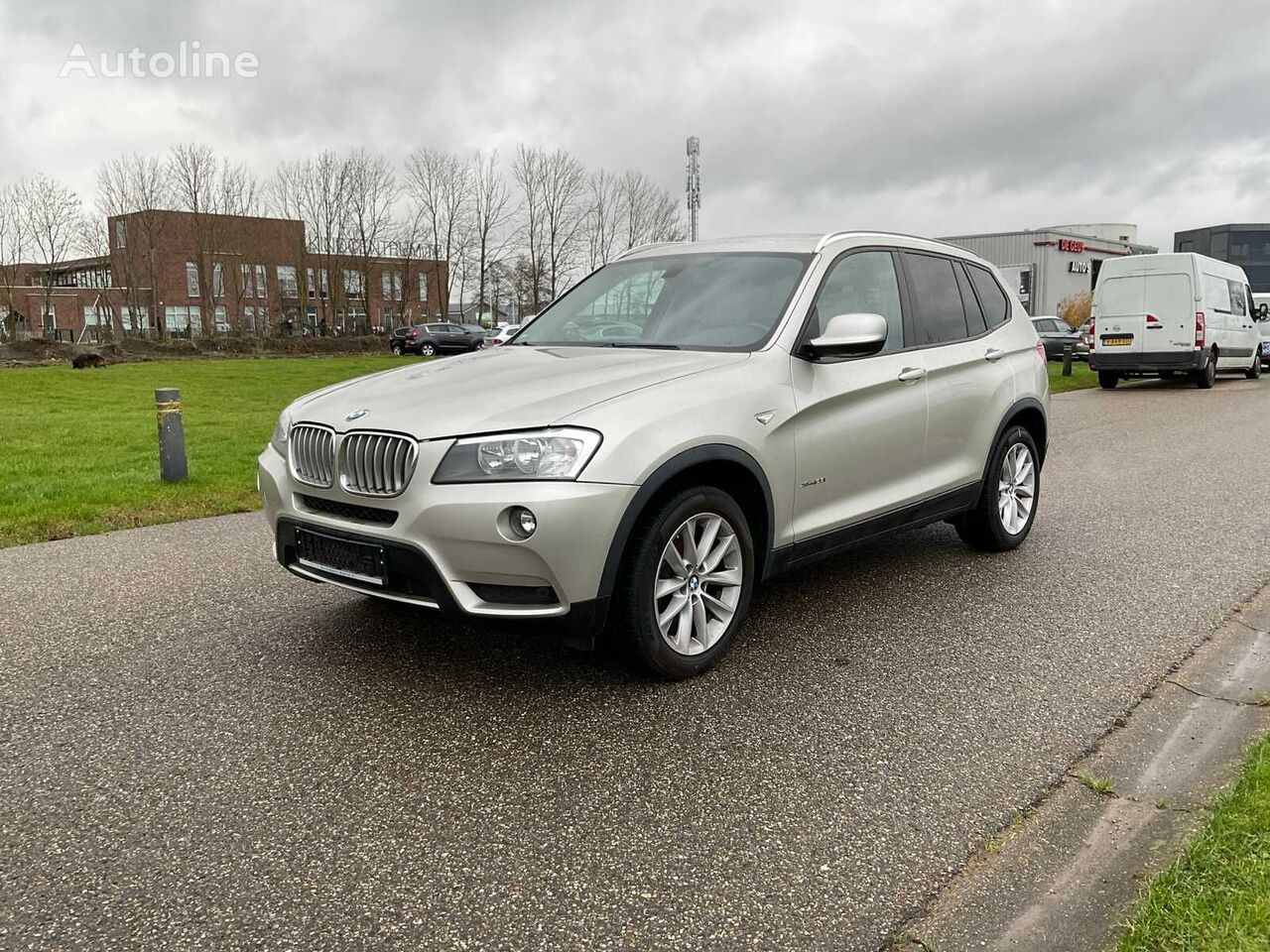 سيارة رياضية متعددة الأغراض BMW X3 Xdrive28i