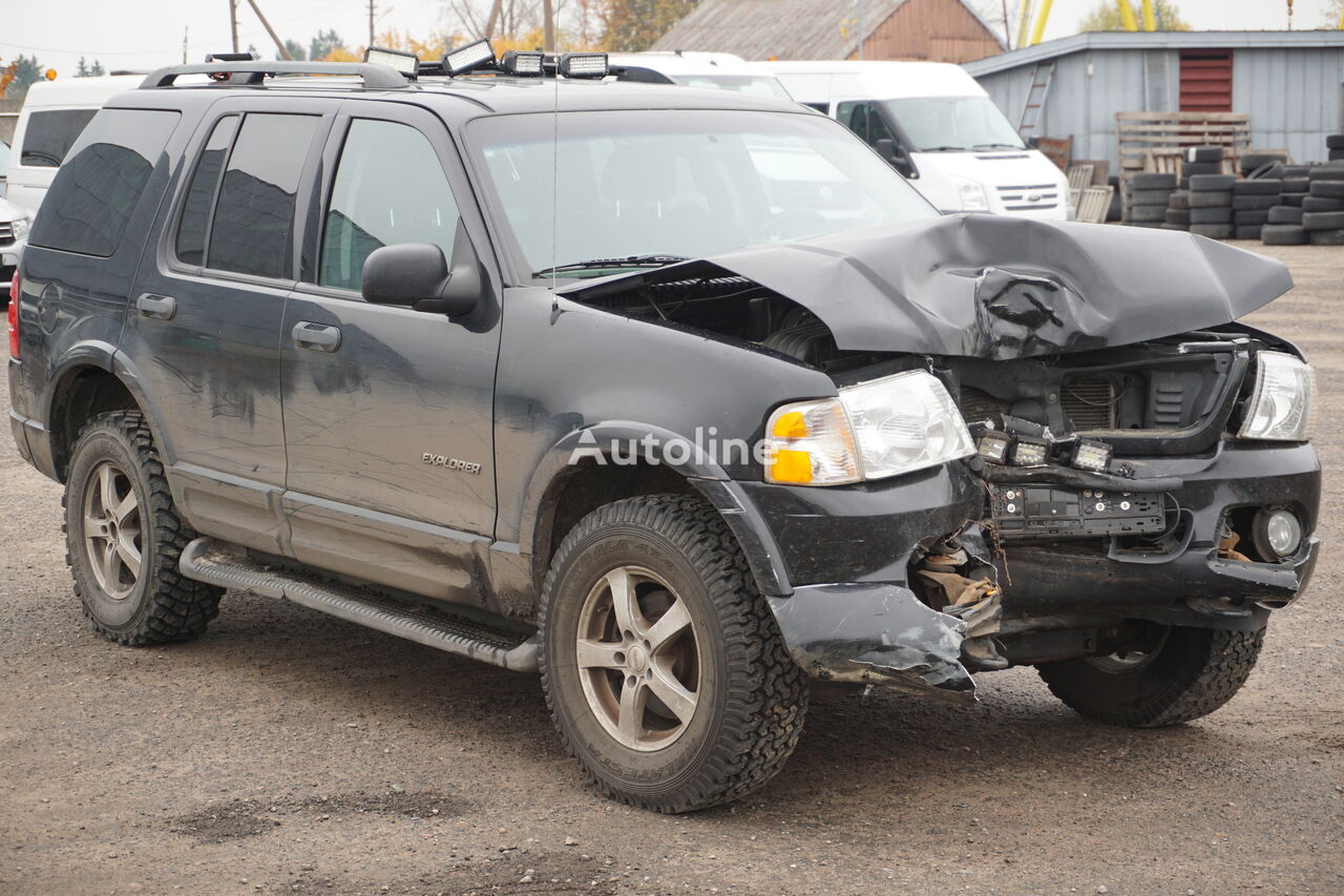 Beschadigde Ford EXPLORER SUV