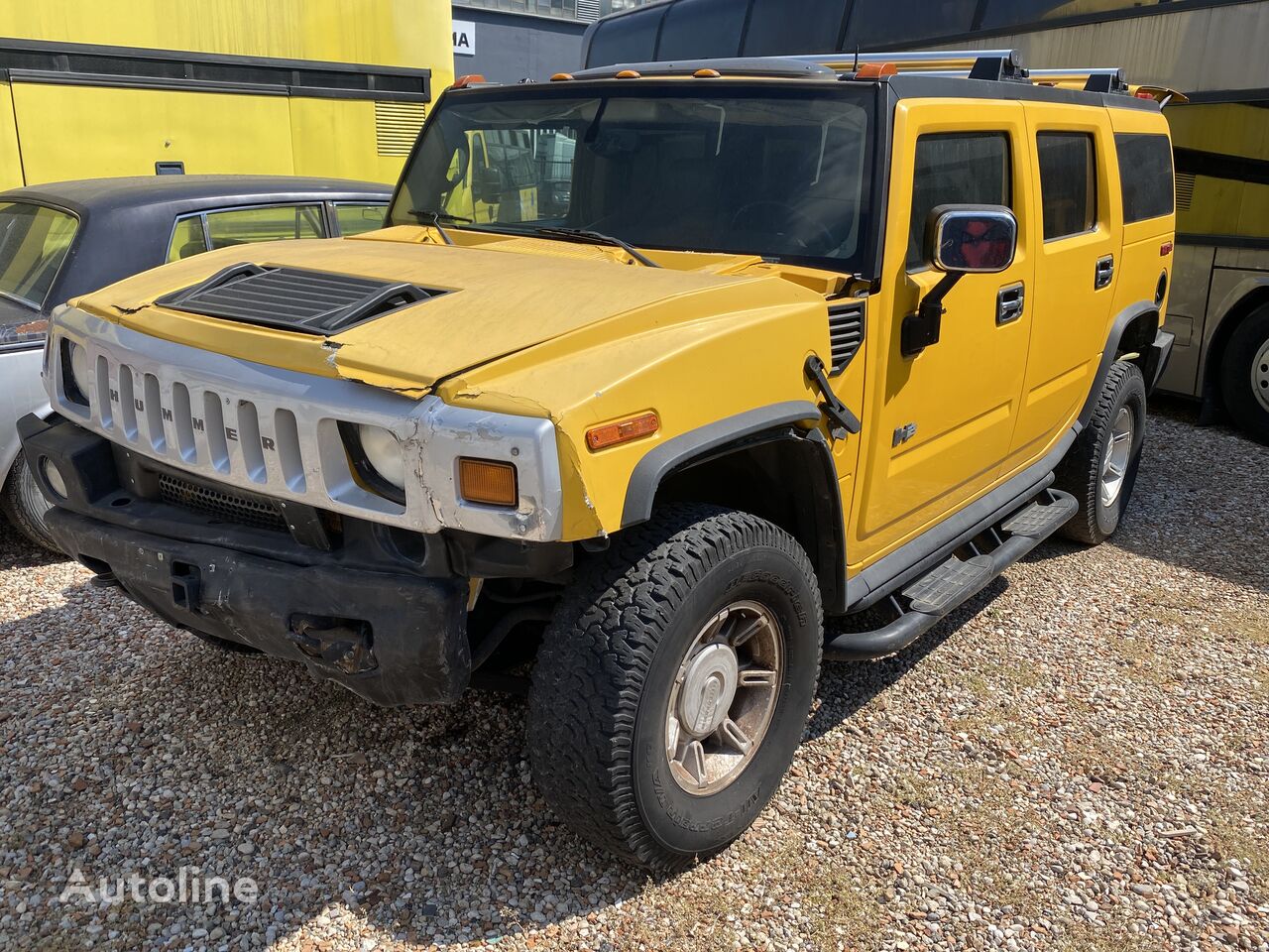 fuoristrada Hummer H2 incidentato