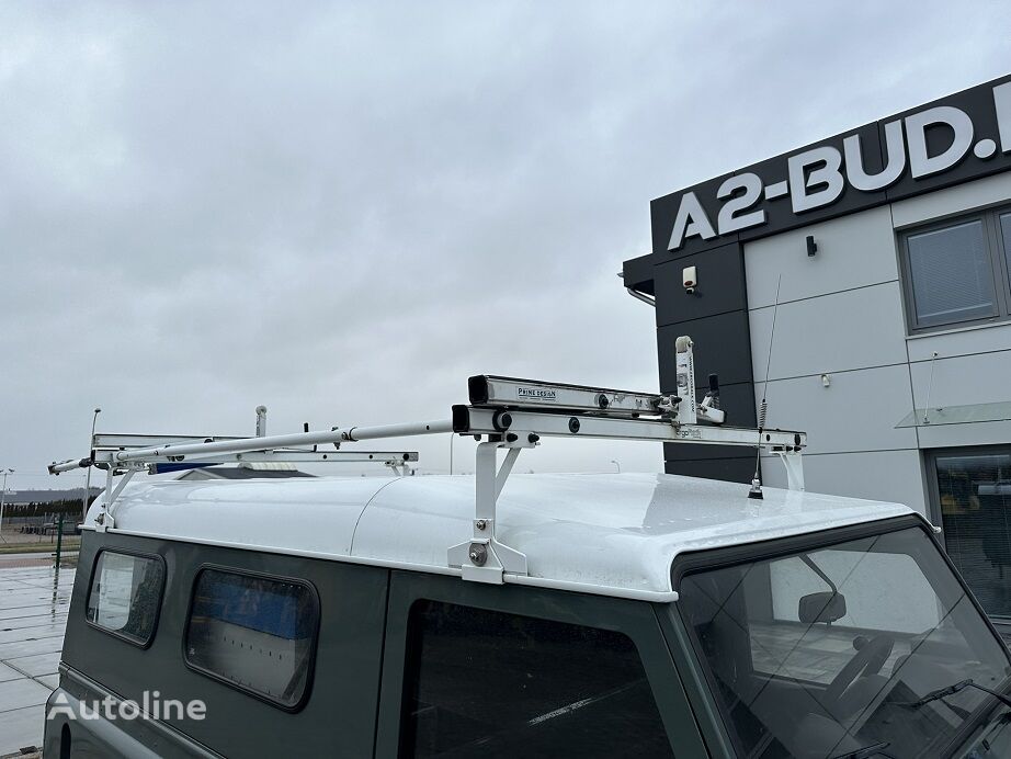 внедорожник Land Rover Defender