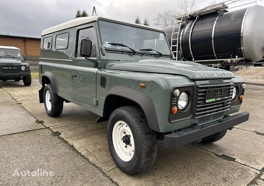 Land Rover Defender SUV