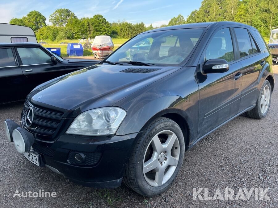 Mercedes-Benz ML 320 SUV