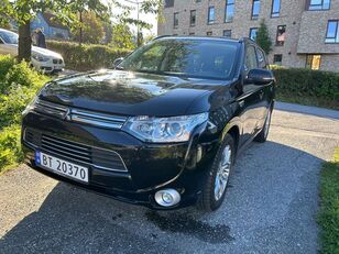 sportovní užitkové vozidlo Mitsubishi MITSUBISHI OUTLANDER