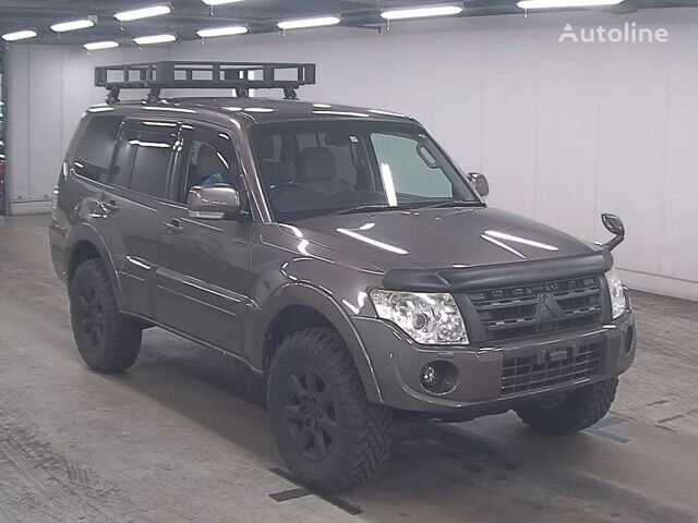 SUV Mitsubishi PAJERO