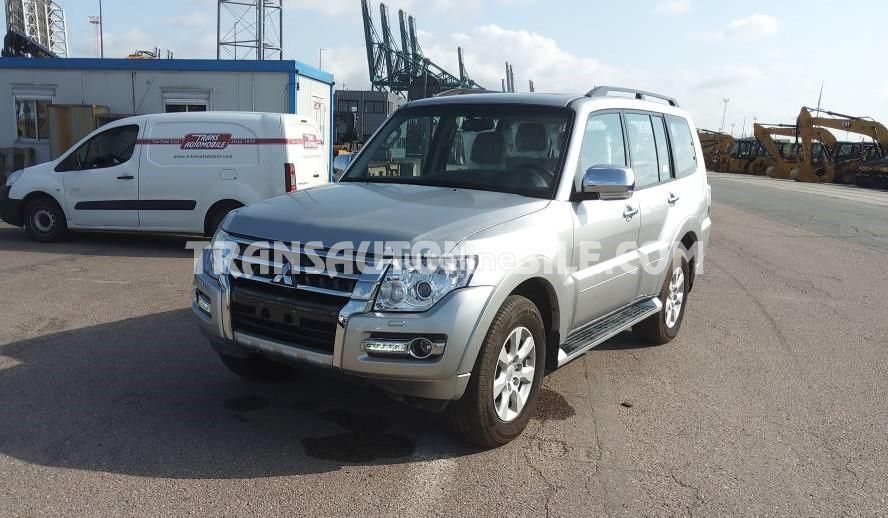 سيارة رياضية متعددة الأغراض Mitsubishi Pajero / Montero