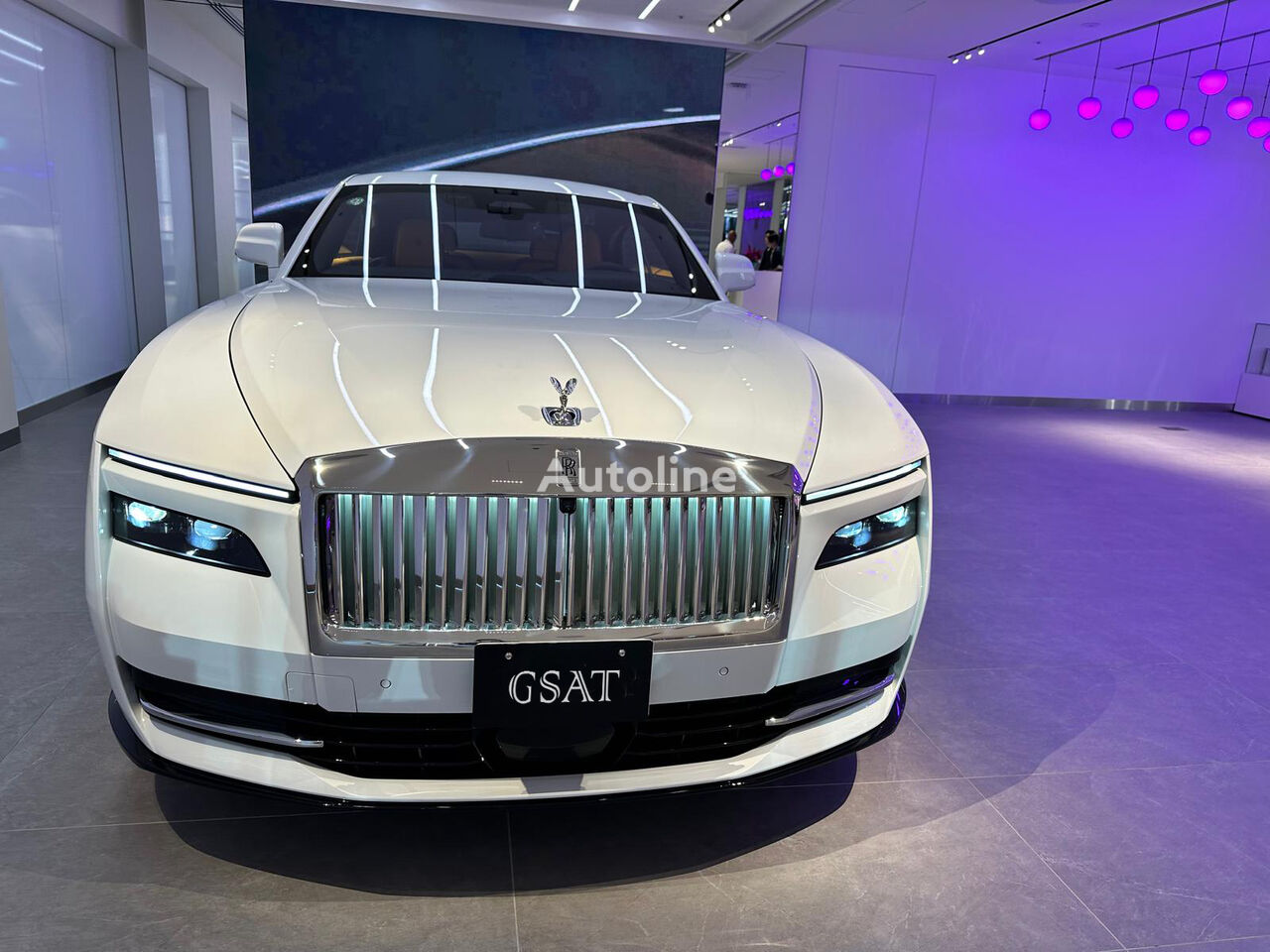 новый внедорожник Rolls-Royce Spectre: The Epitome of Luxury