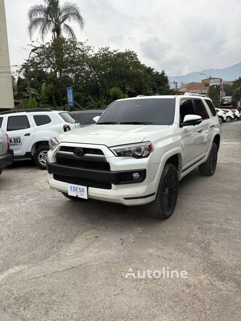 سيارة رياضية متعددة الأغراض Toyota 4Runner