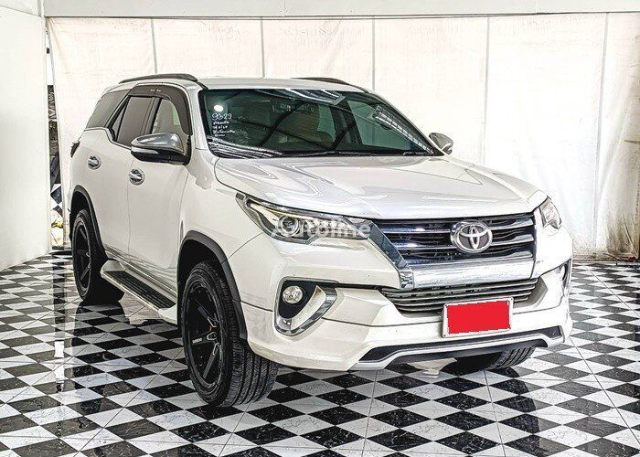 سيارة رياضية متعددة الأغراض Toyota FORTUNER