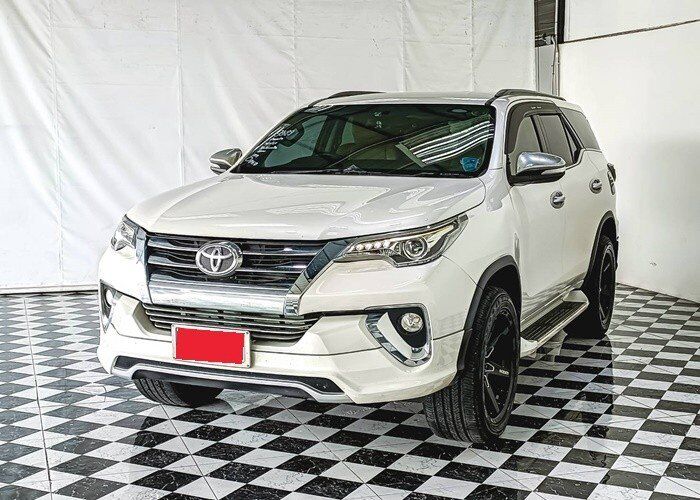 внедорожник Toyota FORTUNER