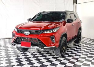 Toyota FORTUNER Geländewagen