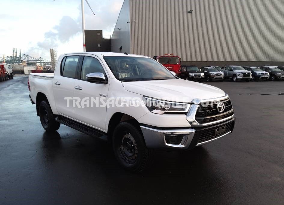 новый внедорожник Toyota Hilux / Revo