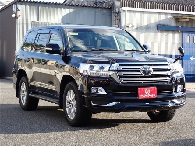 سيارة رياضية متعددة الأغراض Toyota LAND CRUISER 200