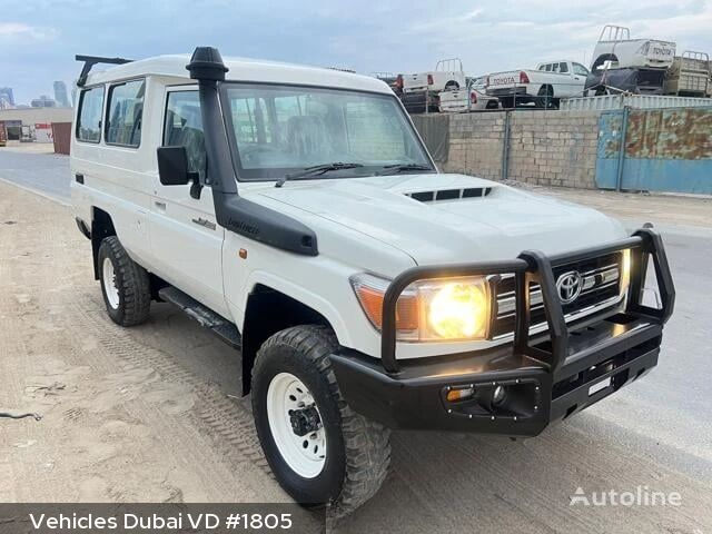 سيارة رياضية متعددة الأغراض Toyota LAND CRUISER 70