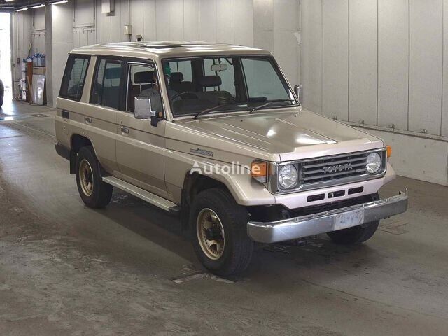 سيارة رياضية متعددة الأغراض Toyota LAND CRUISER 70