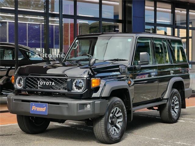 внедорожник Toyota LAND CRUISER 70