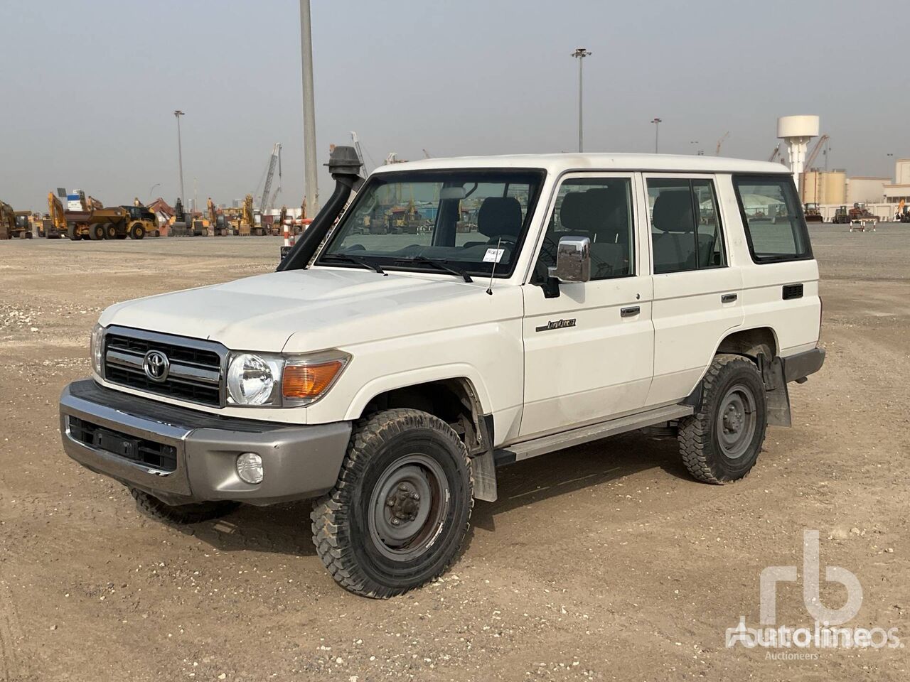 سيارة رياضية متعددة الأغراض Toyota LAND CRUISER LX 76L 4x4