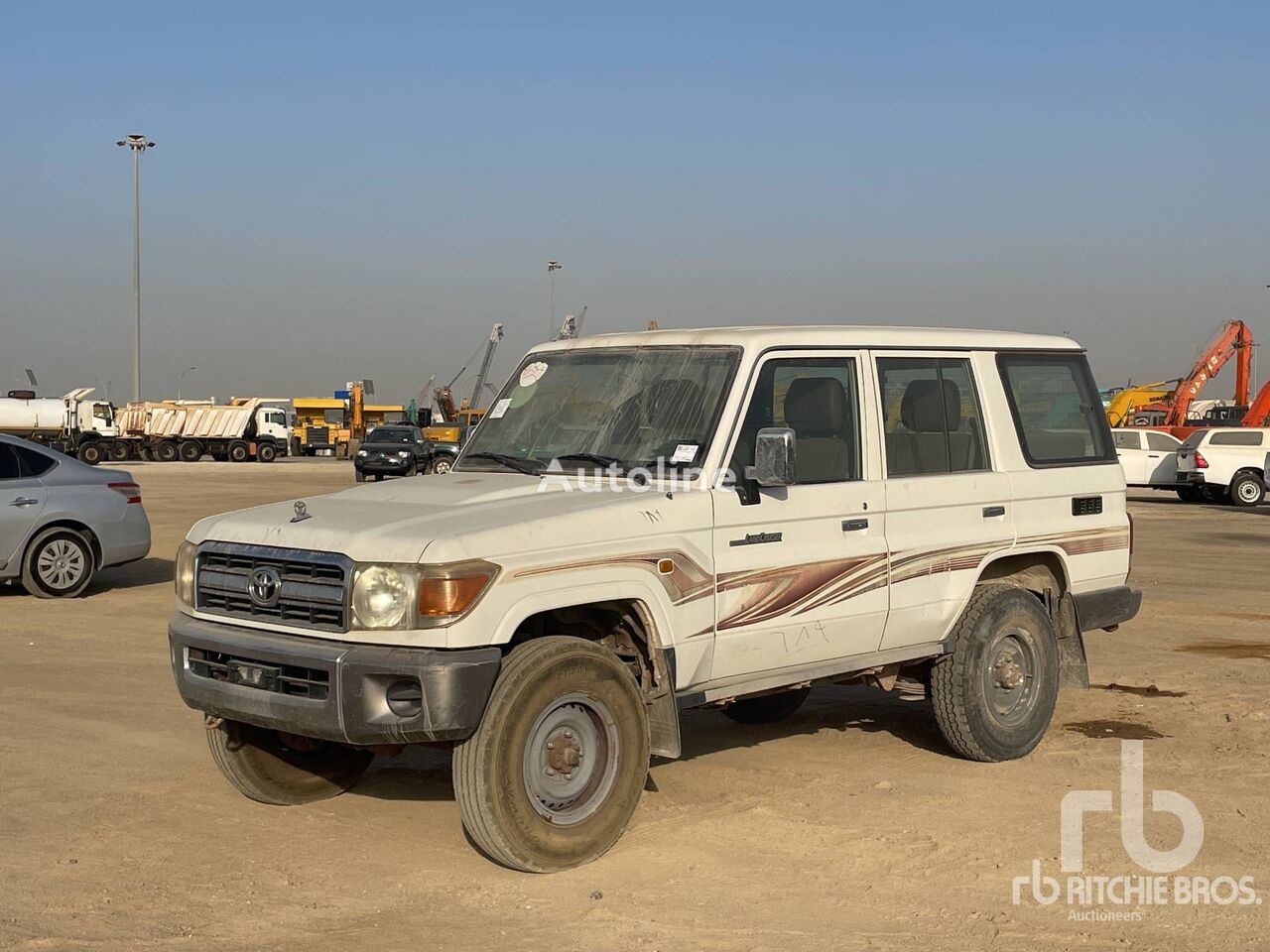 внедорожник Toyota LAND CRUISER LX 76L 4x4