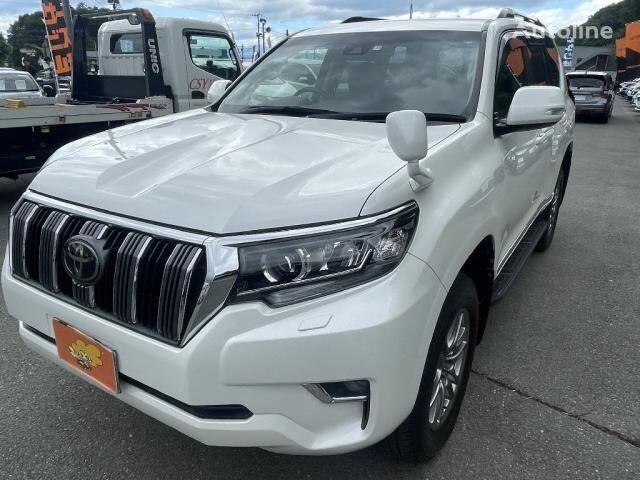 سيارة رياضية متعددة الأغراض Toyota LAND CRUISER PRADO