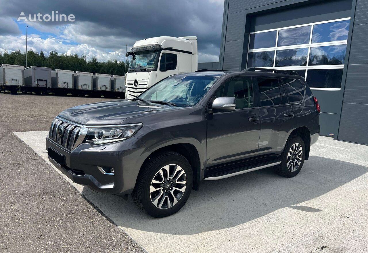 Toyota Land Cruiser SUV