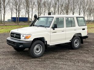 новый внедорожник Toyota Land Cruiser HZJ76 Sports Utility Vehicle