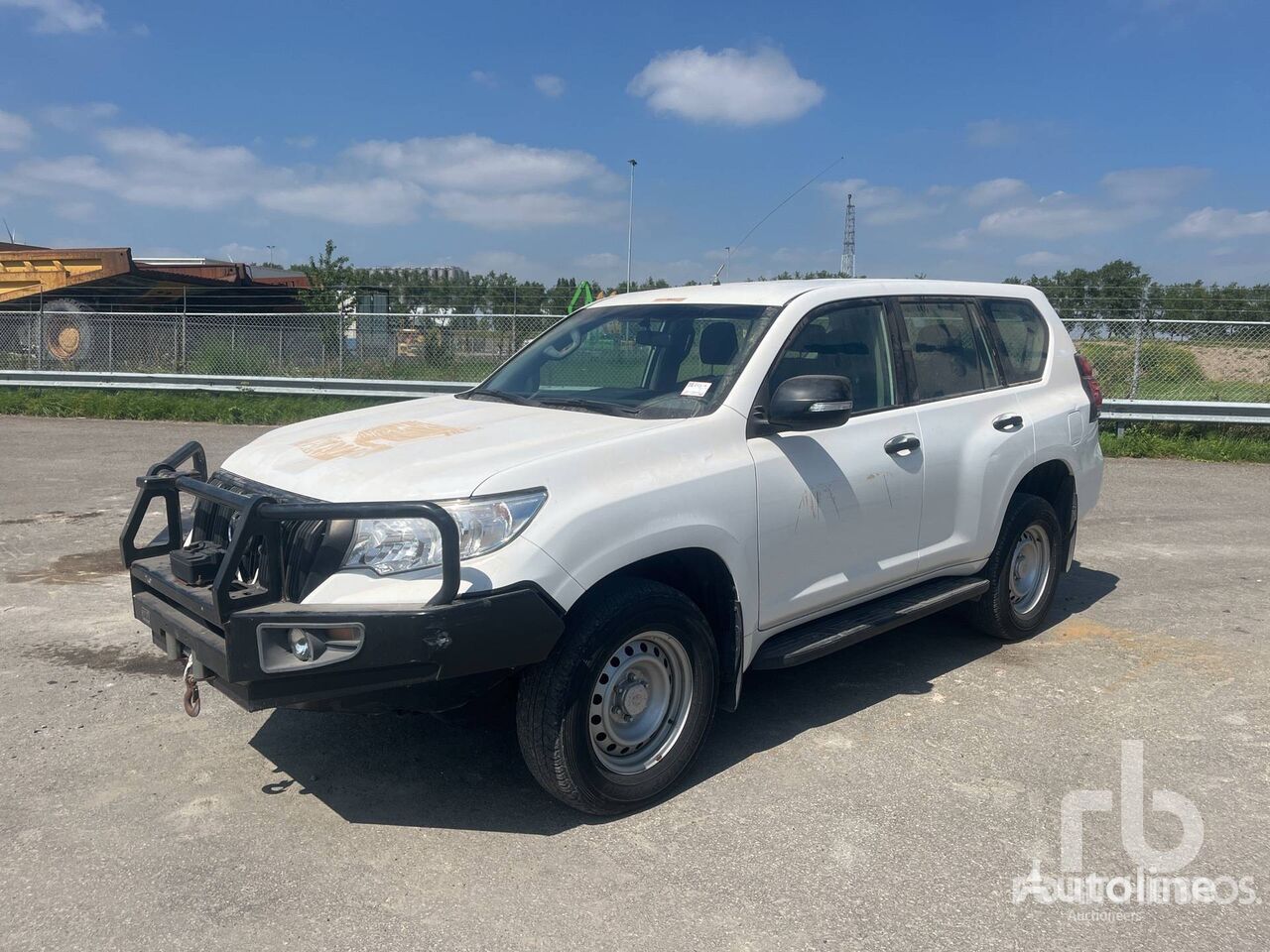 سيارة رياضية متعددة الأغراض Toyota PRADO 4WD