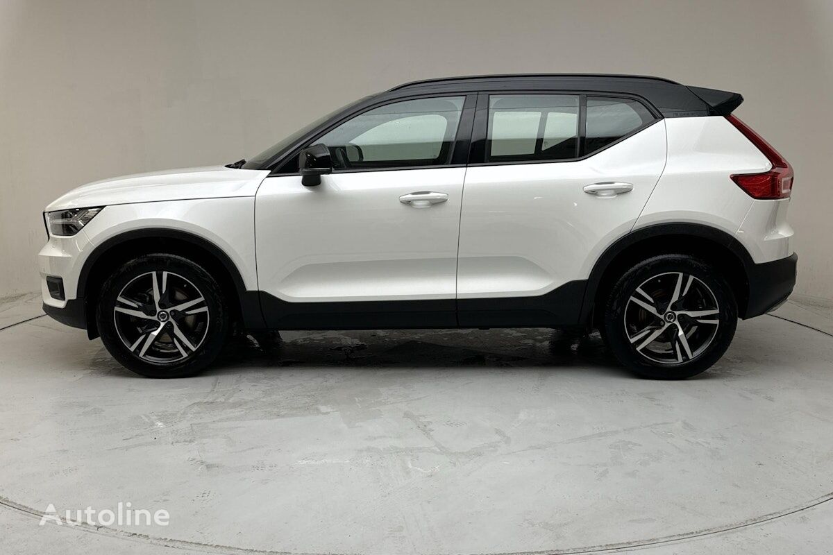 внедорожник Volvo XC40