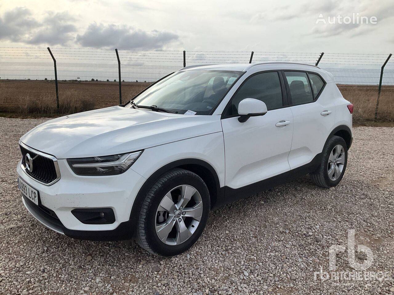 внедорожник Volvo XC40