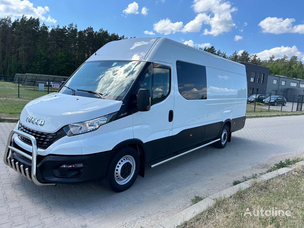 грузопассажирский микроавтобус IVECO Daily 35S 180  Brygadówka  7 osób