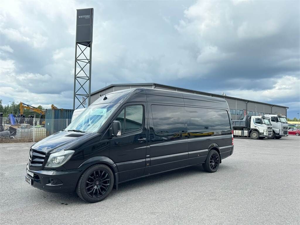 الميكروباصات لنقل الركاب والحمولات Mercedes-Benz Sprinter 319