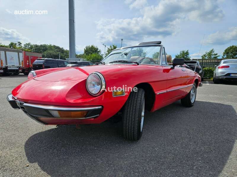 带活动折篷轿车 Alfa Romeo Spider 2000