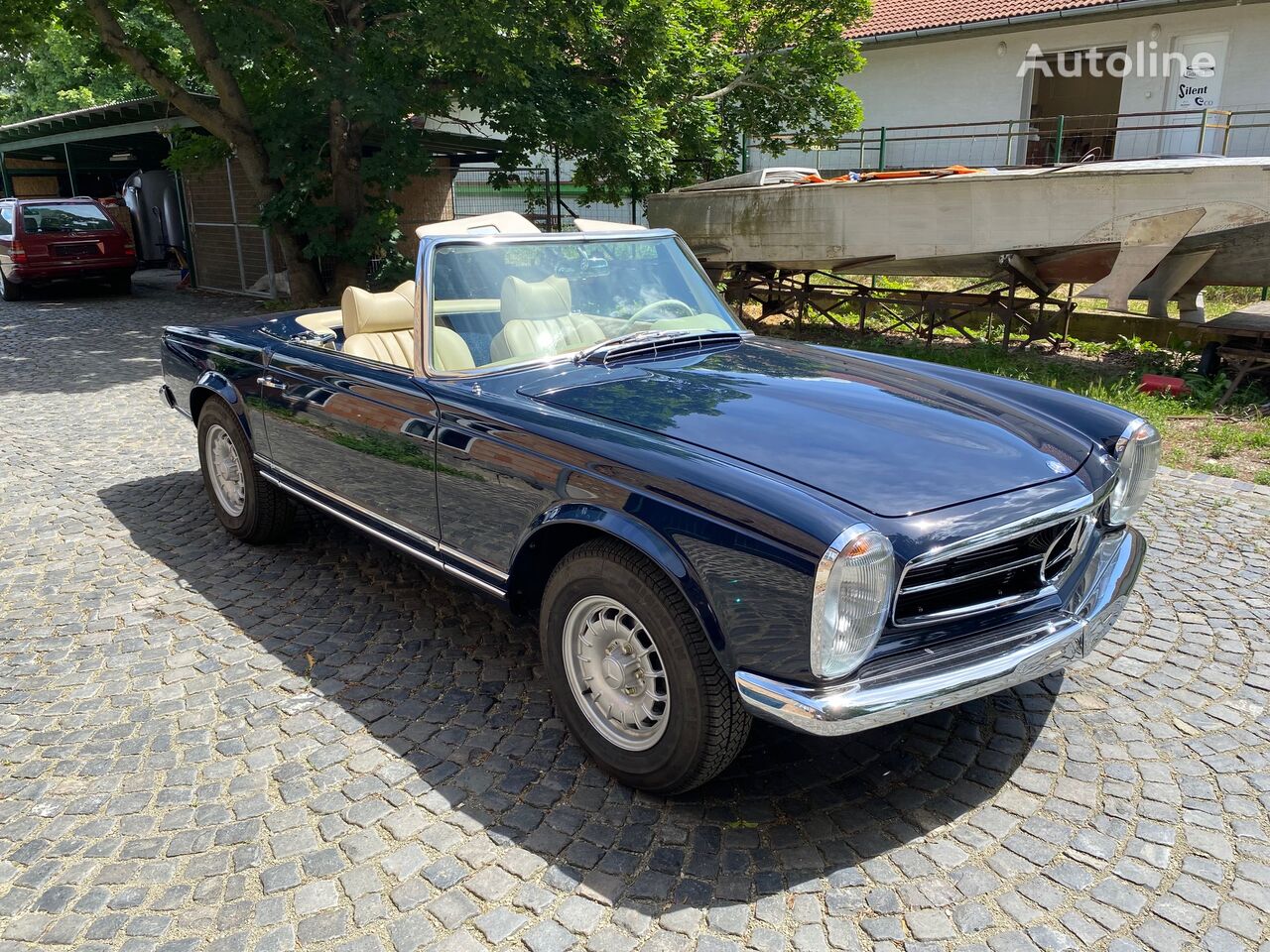 سيارة ذات سقف قابل للطي Mercedes-Benz W113 280SL