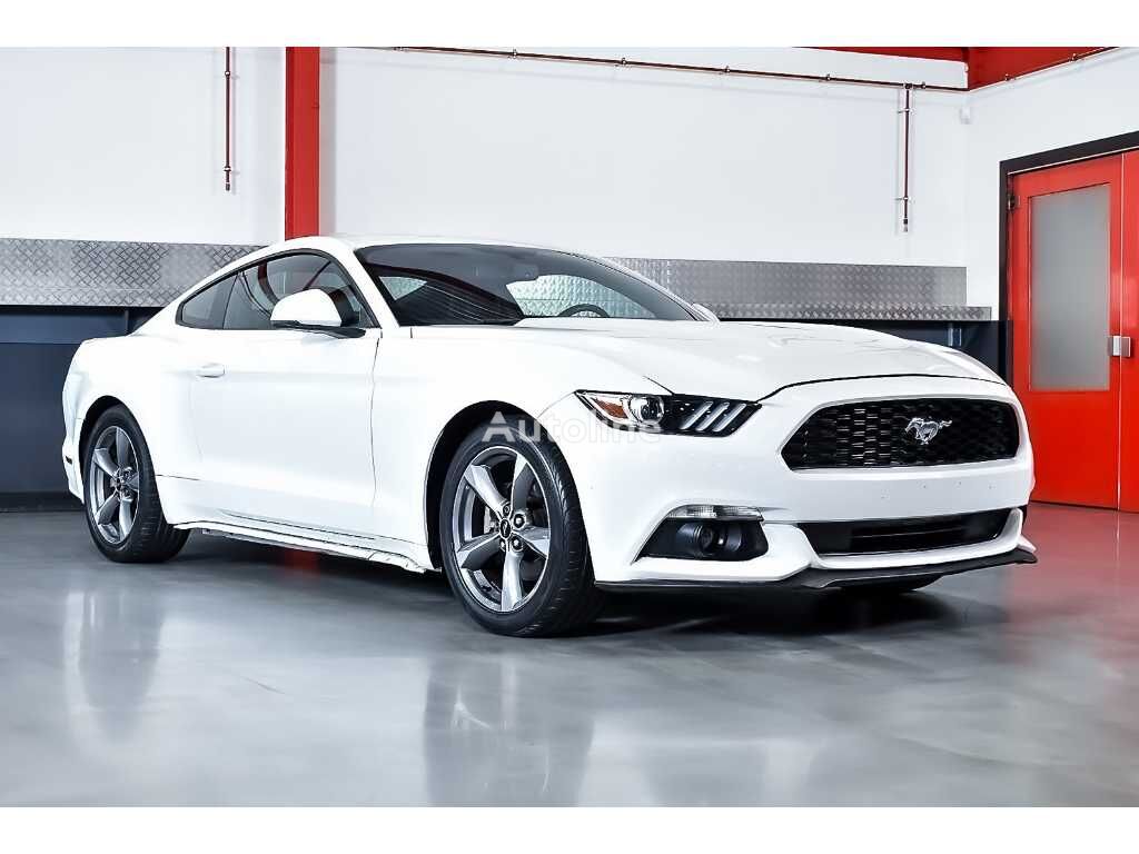 купе Ford Mustang Coupe 3,8L V6