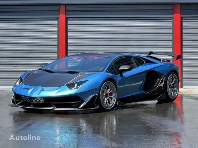 Lamborghini AVENTADOR kupei