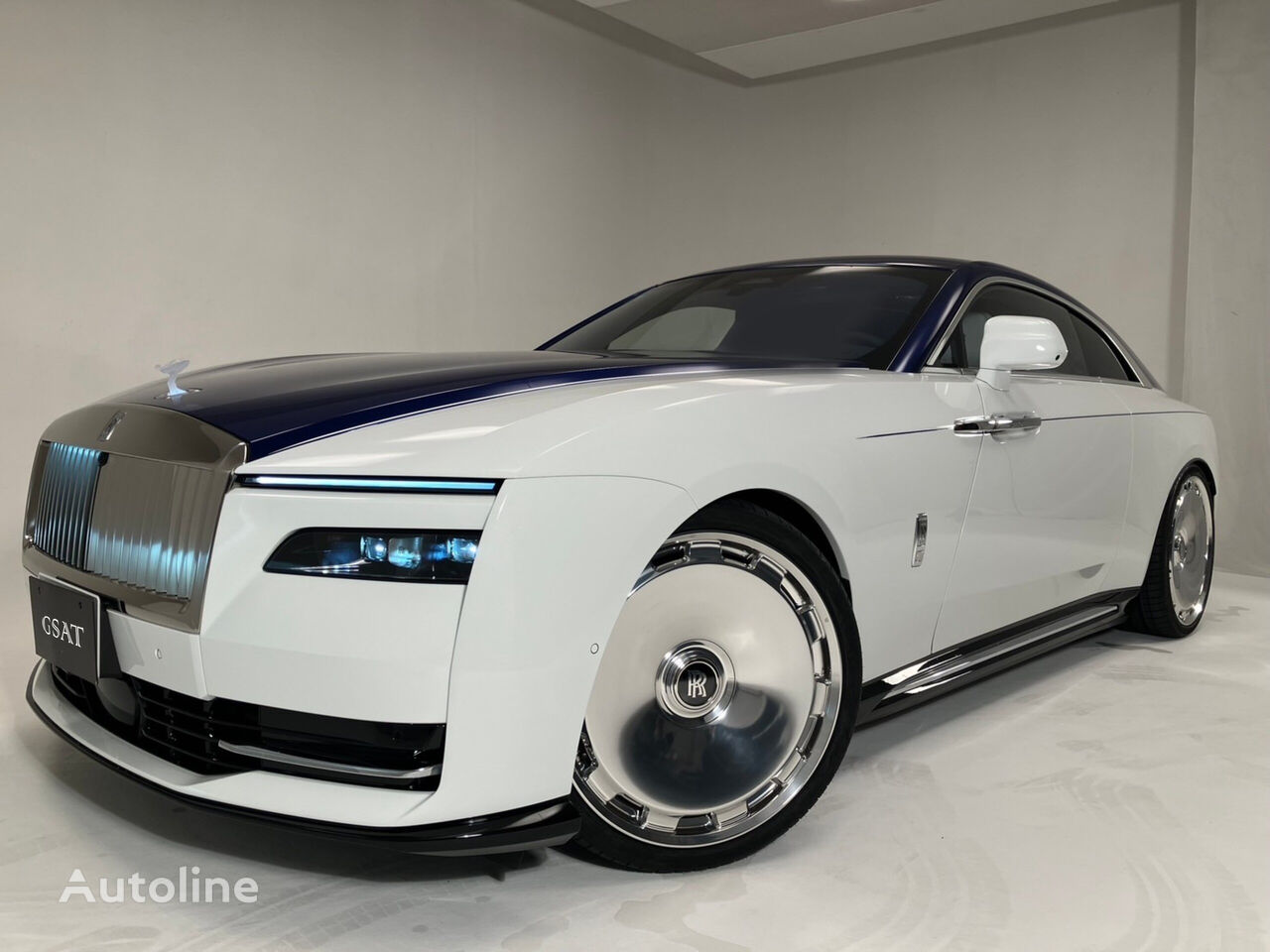 новый купе Rolls-Royce Spectre Base Grade