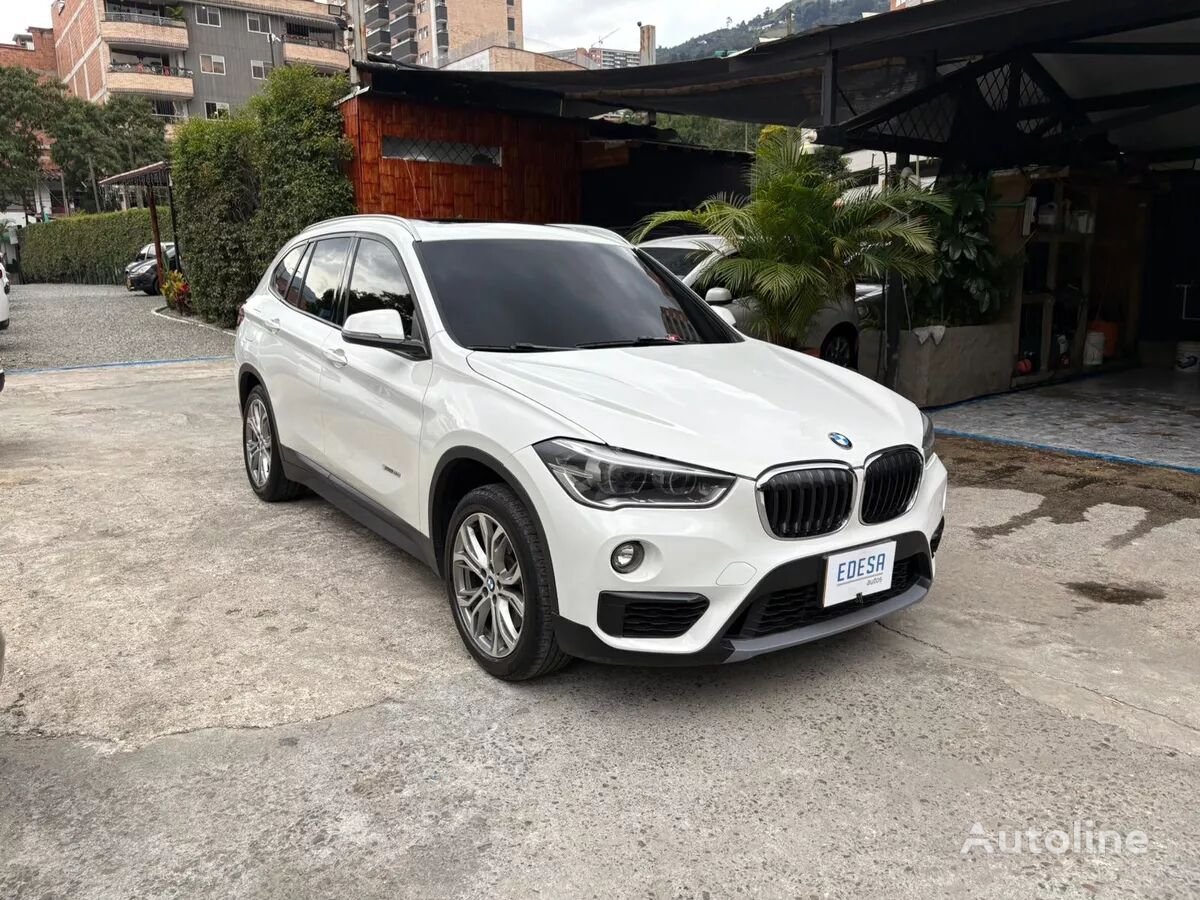 кроссовер BMW X1