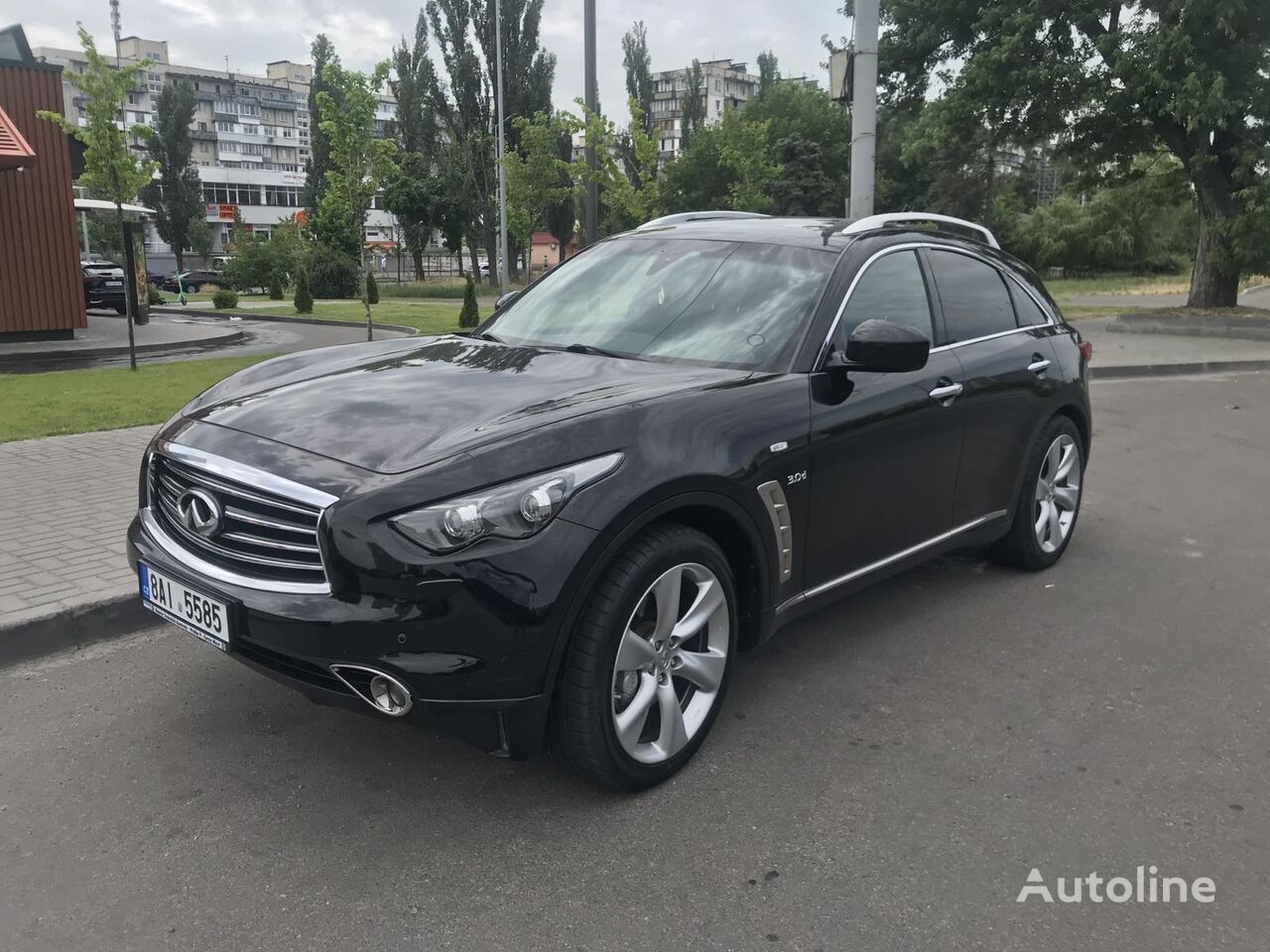 krosoveris Infiniti QX70S