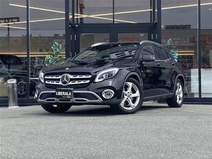 кроссовер Mercedes-Benz GLA