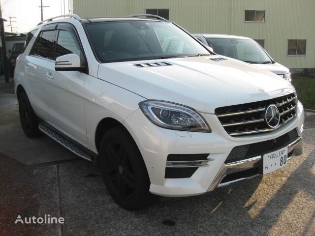 Mercedes-Benz M-CLASS crossover