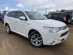 кроссовер Mitsubishi OUTLANDER