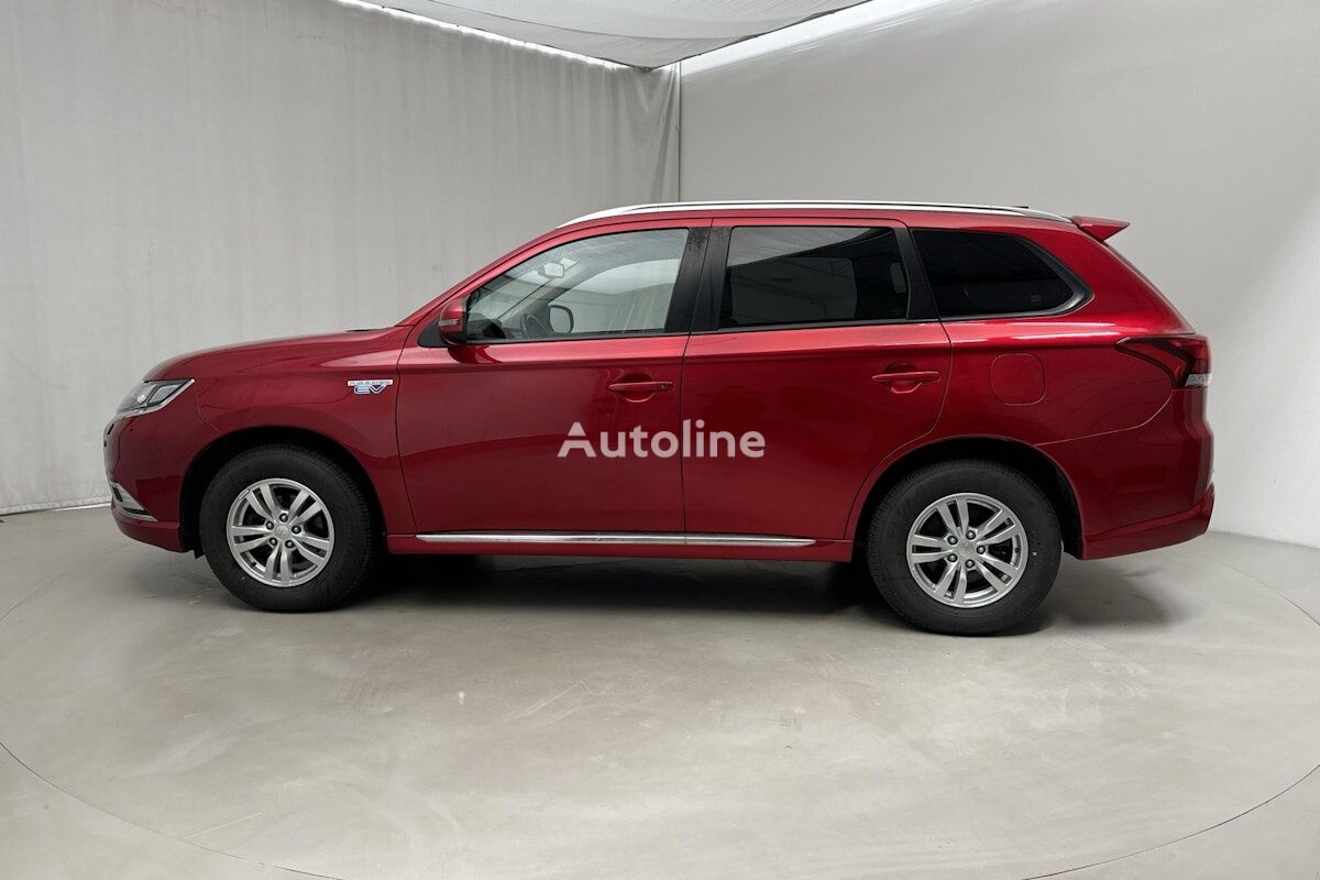 کراس اوور Mitsubishi Outlander