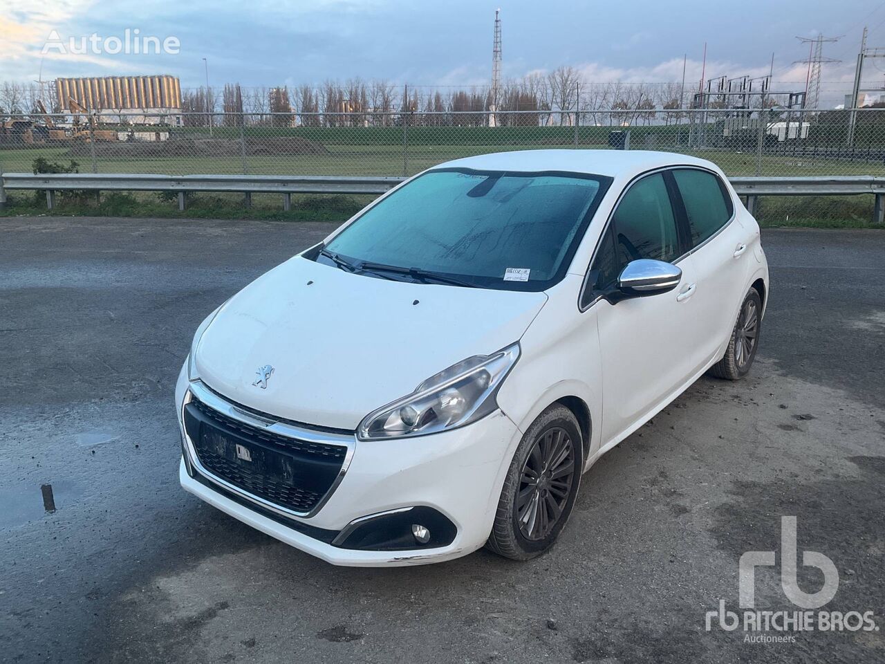 кроссовер Peugeot 208