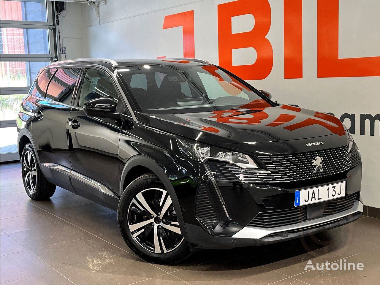 новий кросовер Peugeot 5008