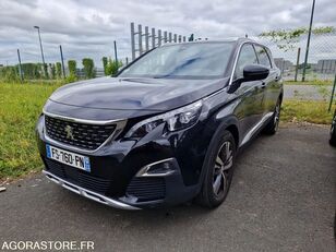 кроссовер Peugeot 5008