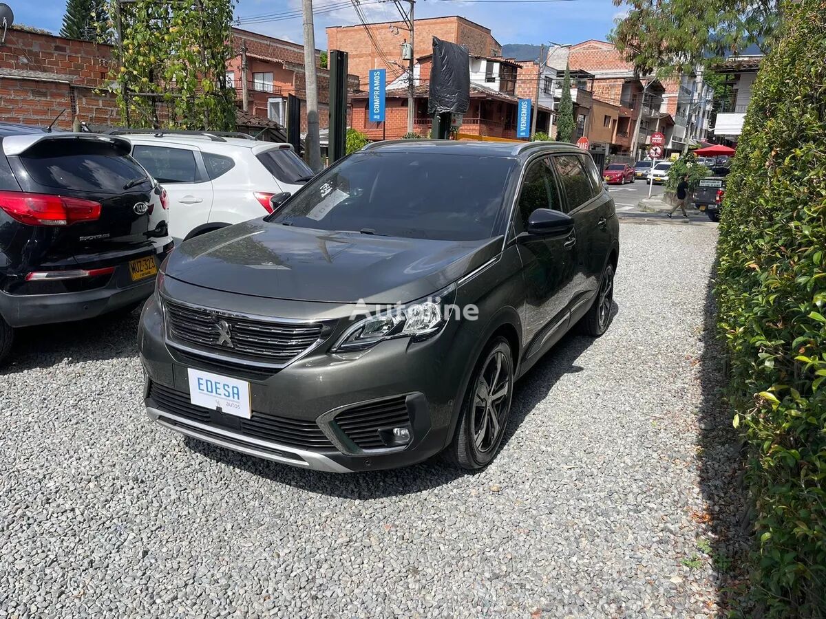 кроссовер Peugeot 5008