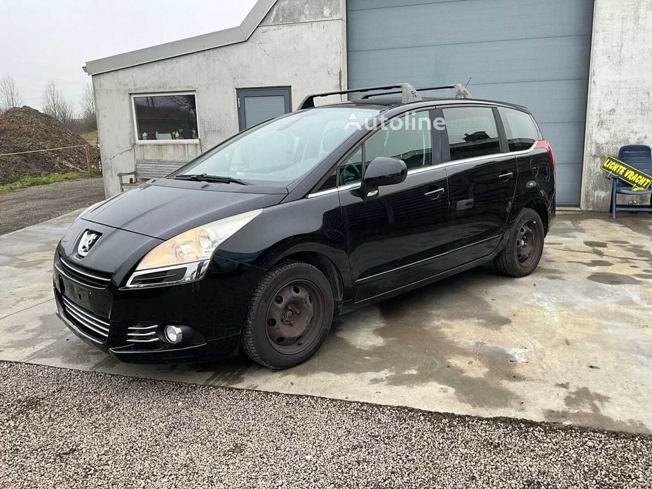 Peugeot 5008 crossover