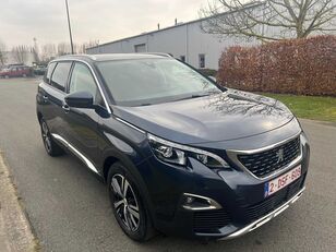 кроссовер Peugeot 5008