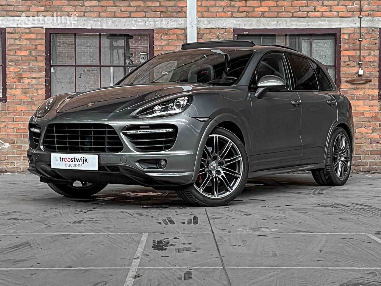 سيارة كروس أوفر Porsche Cayenne