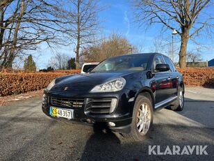 Porsche Cayenne v8 crossover