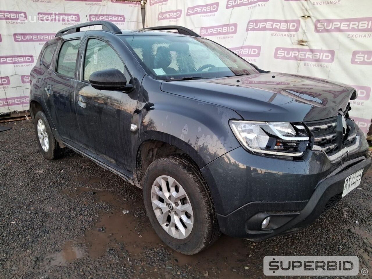 Renault Duster crossover siniestrado