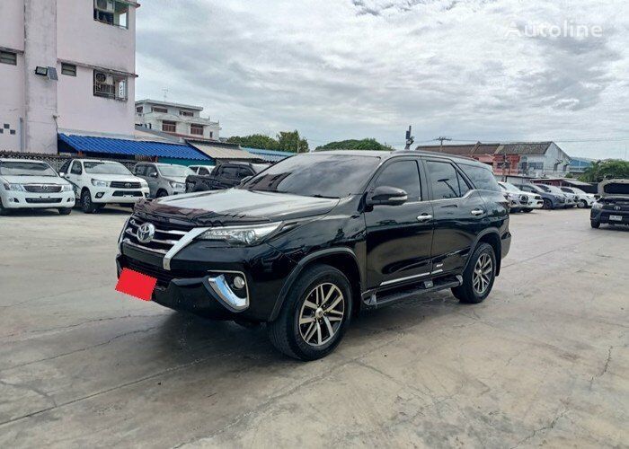 crossover Toyota FORTUNER